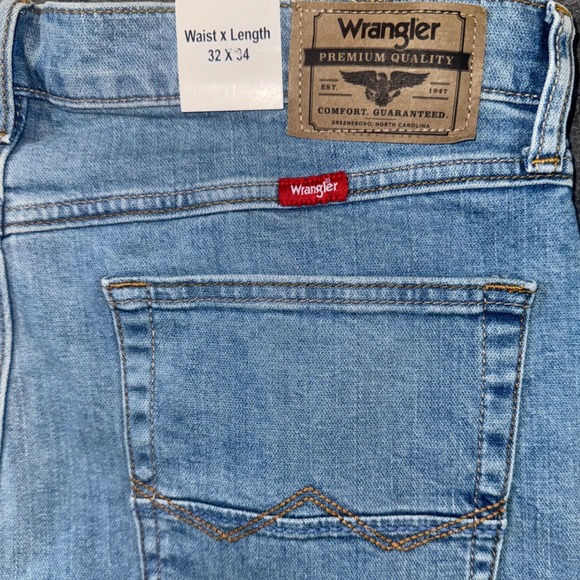 Wrangler Relaxed Bootcut Mens Jeans 32x34 Light Wash Classic Fit Denim Pants NEW - Picture 1 of 9